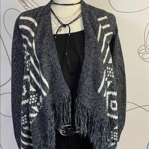 Hollister- Fringed Cardigan size XS - Picture 6 of 7
